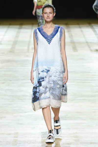 Look 19